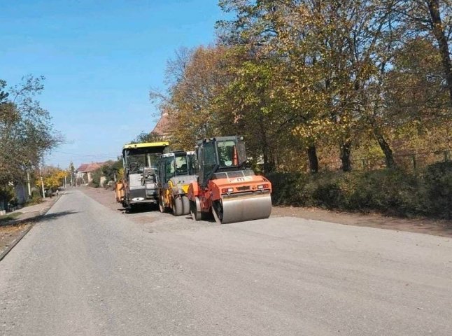 Які ще дороги ремонтують на Закарпатті, поки дозволяє погода