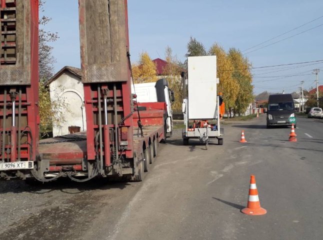 На Виноградівщині продовжили ремонт дороги, яка веде у бік кордону з Румунією