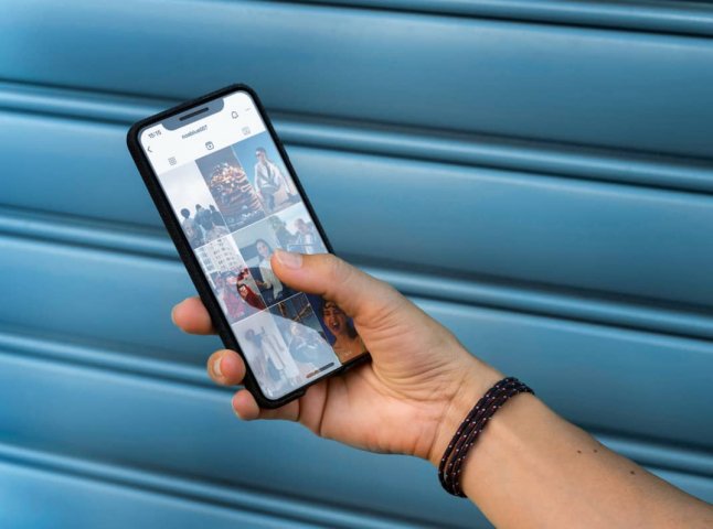 Які небезпечні дані радять видалити з телефона: людей попередили, щоб не попались шахраям