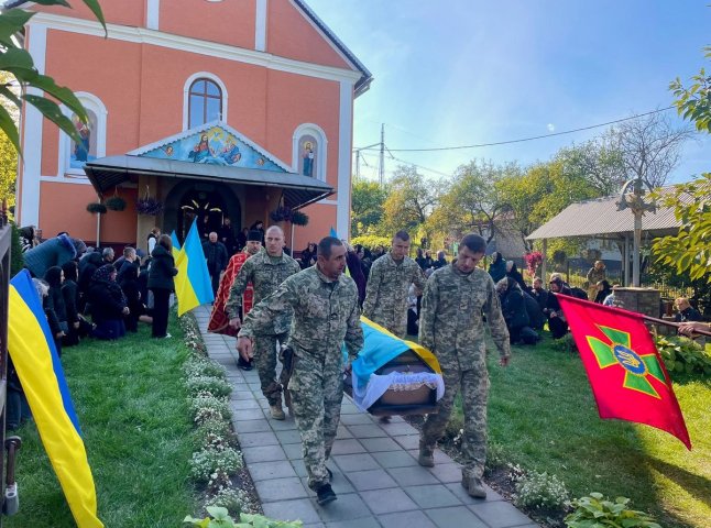 На Мукачівщині поховали захисника, який загинув у Харківській області