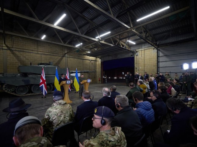 Велика Британія готова надати Україні далекобійну зброю, – президент