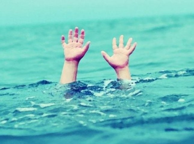 На Закарпатті у басейні втопився 12-річний хлопчик