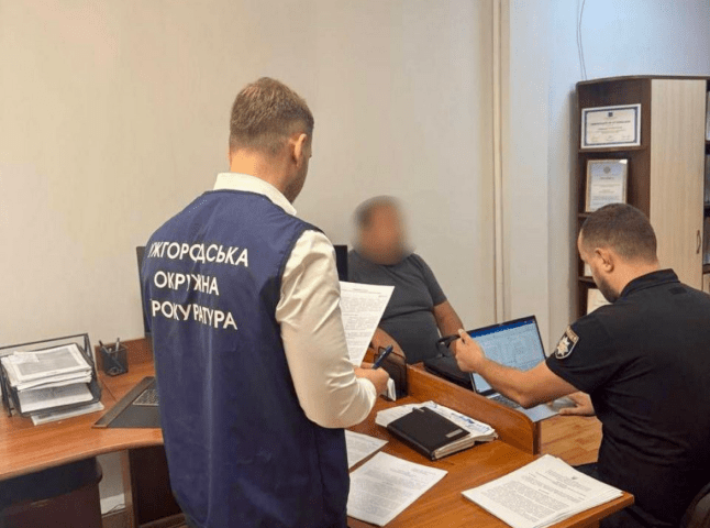 Закарпатець продавав автомобілі, які були ввезені як гуманітарна допомога для ЗСУ Закарпатець продавав автомобілі, які були ввезені як гуманітарна допомога для ЗСУ