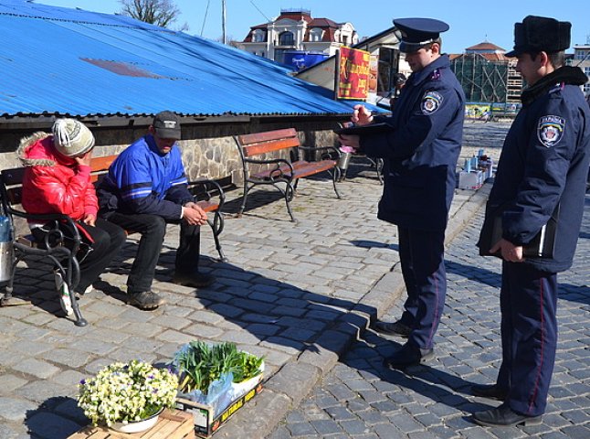 Правоохоронці обласного центру виявили незаконних продавців ранніх квітів (ФОТО)