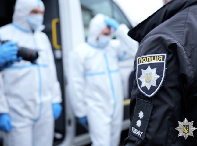 Через подвійне вбивство, яке скоїли в селі на Берегівщині, закарпатці вийшли на мітинг Через подвійне вбивство, яке скоїли в селі на Берегівщині, закарпатці вийшли на мітинг