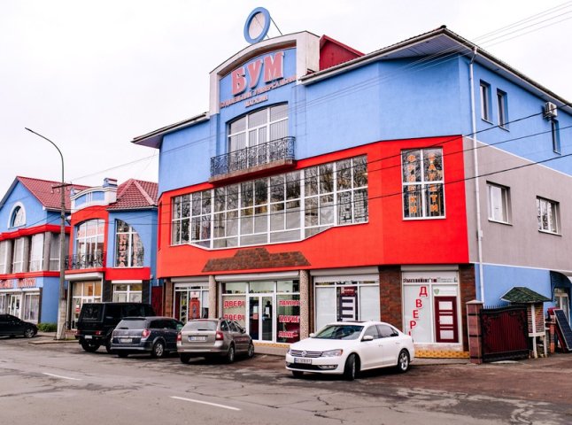Найбільший вибір дверей, плитки, ламінату та паркетної дошки у Мукачеві: магазини "БУМ" та "Мелодія плитки"