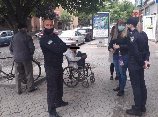 Кілька прохачів милостині у Мукачеві зізналися, що їх примушують жебракувати