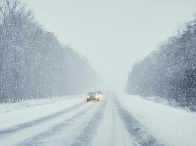 Зима прийшла: водіїв закликають подбати про безпеку під час поїздок