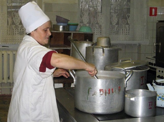 В Ужгороді з міського бюджету на харчування в лікарнях виділили лише 1,7% від усієї суми, які направили в міські лікарні
