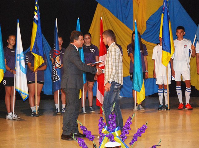 Кращим спортсменам та тренерам області вручили грамоти і подяки від Закарпатської ОДА