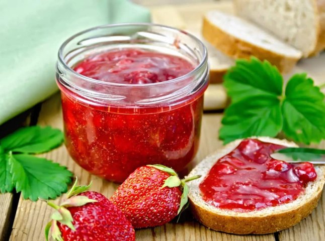 Густе варення з полуниці: рецепт, як його зварити та на що звернути увагу