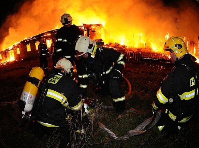 На Свалявщині вогонь знищив житловий будинок та домашнє майно 