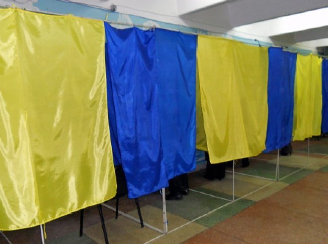 У мікрорайоні "Радванка" виборця підозрюють у зйомці виборчого бюлетеня