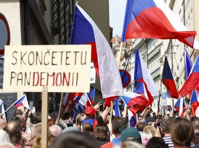 Протести в Чехії: у центрі Праги зібрались обурені люди