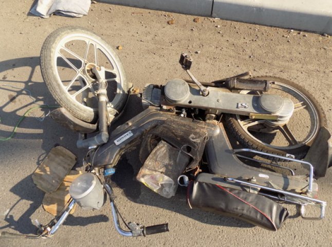 Смертельна ДТП: водій мопеда опинився під колесами автомобіля