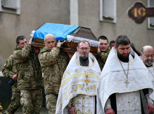 В області поховали військового, який загинув у квітні минулого року