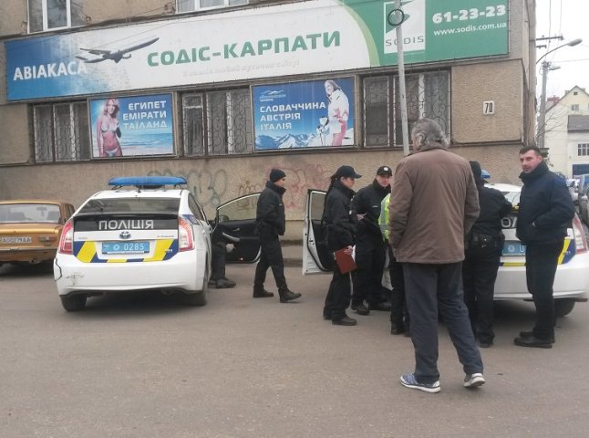 В Ужгороді поліцейський патруль склав протокол на своїх колег, які скоїли ДТП