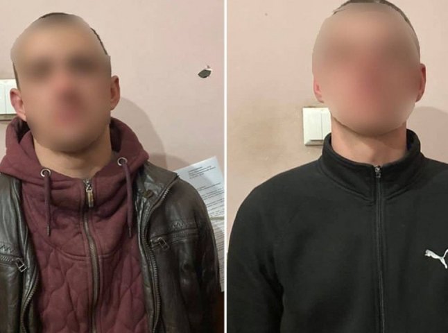 Пограбування у Мукачеві: в одному з гуртожитків чоловіки відібрали від потерпілого гаманець