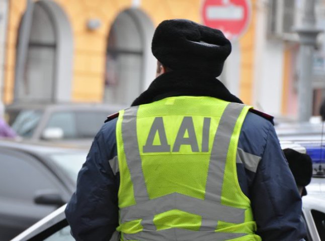Працівники ДАІ знайшли водія-втікача, який на Грушевського в Ужгороді збив пішохода