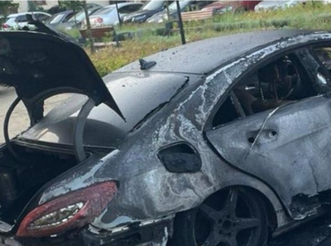Прокуратура затвердила обвинувачення двом чоловікам у підпалі автомобілів