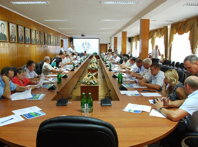 В Ужгороді говорили про законопроект щодо удосконалення порядку продажу землі
