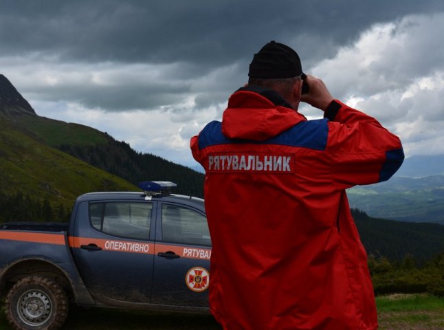 Знайдено трьох туристів, які заблукали в горах