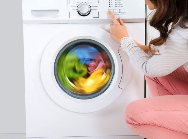 Під час прання вимкнули електрику: що робити, щоб не зламалась пральна машина
