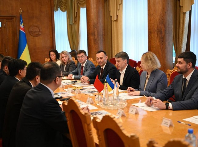 Надзвичайний і Повноважний Посол Китайської Народної Республіки приїхав на Закарпаття Надзвичайний і Повноважний Посол Китайської Народної Республіки приїхав на Закарпаття