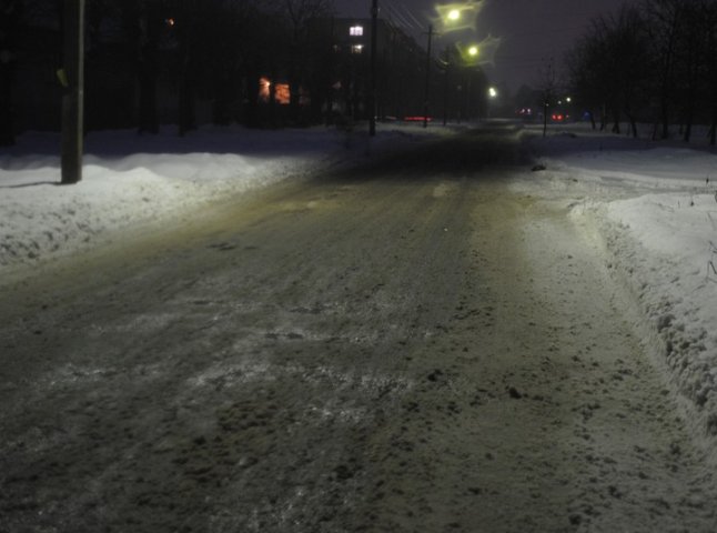 Жителі віддалених районів Мукачева так і не побачили на вулицях комунальників, які чистять сніг (ФОТО)