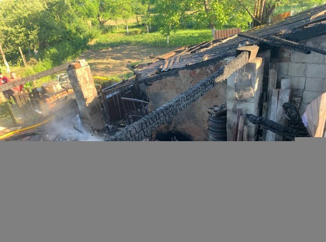 Коротке замикання електромережі спричинило пожежу у селі на Ужгородщині