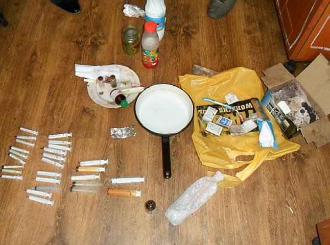 В Ужгороді міліціонери викрили наркопритон в одній із квартир по вулиці Минайській (ФОТО)