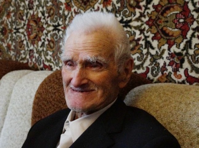 Житель Тячівщини Юрій Петровцій відзначив 102-й день народження
