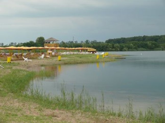 Прокуратура організувала перевірку стану утримання озера на Берегівщині