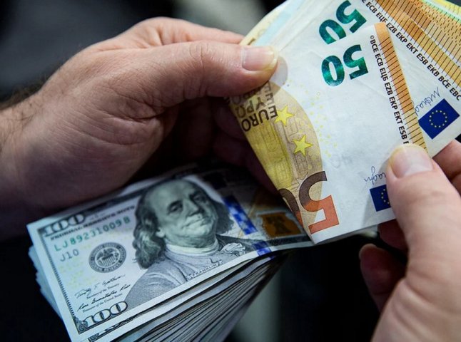 Євро продовжує падіння: актуальний курс валют