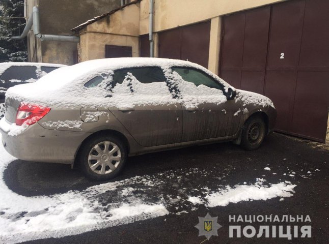 У Мукачеві зловмисник вкрав автомобіль та мав намір його продати