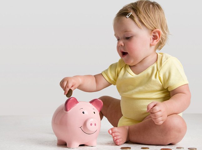 Чиновники пропонують виплачувати допомогу при народженні дитини не усім родинам