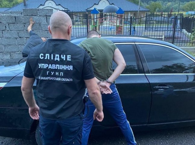 Житель Житомирщини намагався незаконно переправити через кордон двох чоловіків