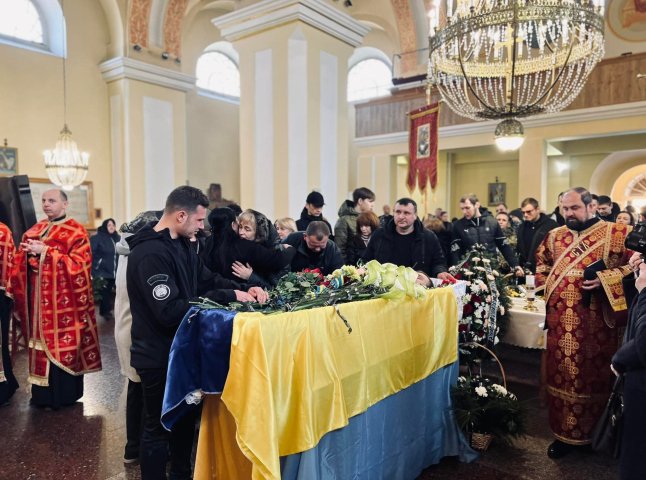 У Мукачеві поховали 21-річного воїна 128-ї бригади