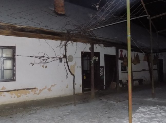 Біля Ужгорода троє зловмисників побили пенсіонера і обікрали його будинок