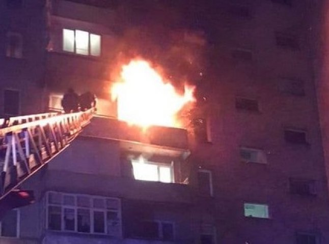 Вночі в Ужгороді сталася пожежа: що коїлось