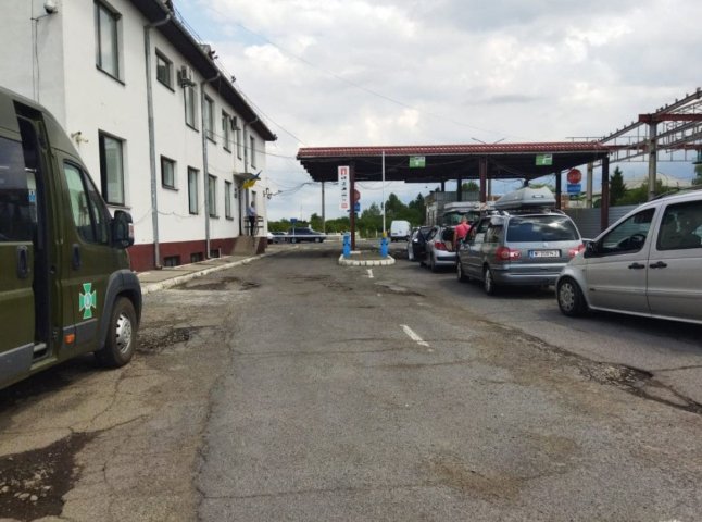 Повертався з двома торбами «подарунків»: на кордоні стався інцидент