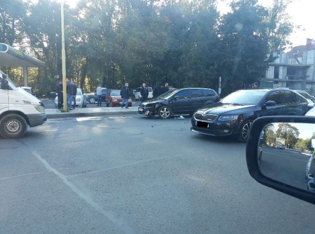 В Ужгороді трапилась потрійна аварія