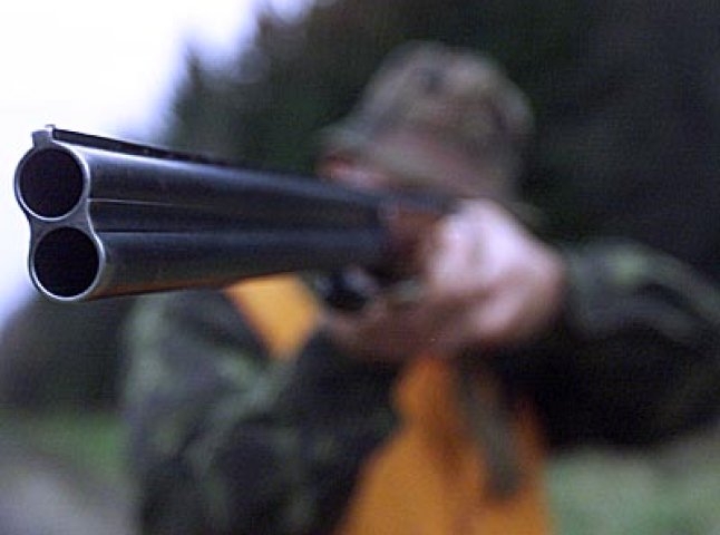 На Хустщині мисливець застрелив свого товариша, прийнявши того за лисицю у кущах