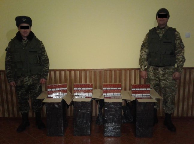 Прикордонники затримали контрабандистів із майже двома тисячами пачок сигарет