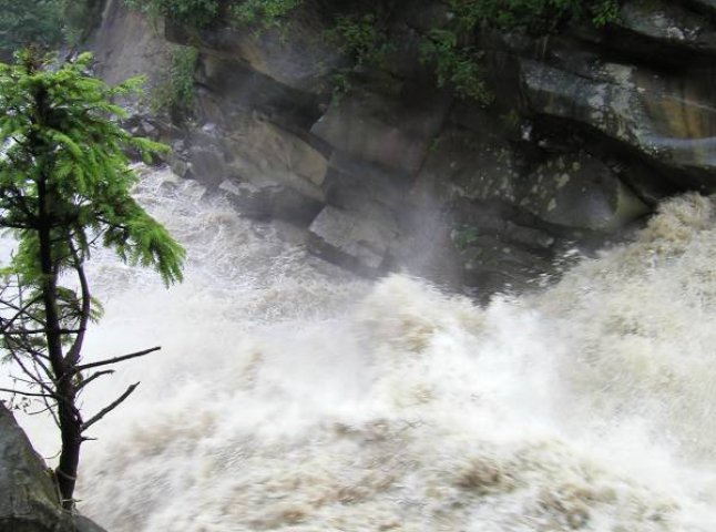 У річках Закарпаття підвищується рівень води