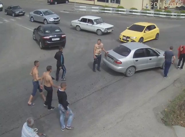 У мережі оприлюднили відео бійки у Виноградові