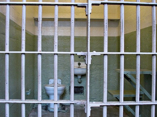 Прокуратура виявила, що у Закарпатській установі виконання покарань не дотримуються норм жилої площі для ув’язнених 