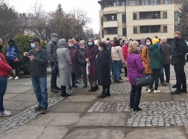 Ужгородці мітингували біля міської ради