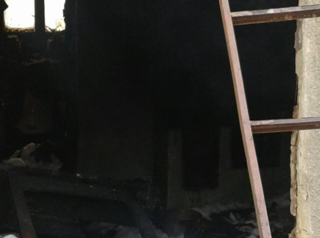 На Тячівщині внаслідок необережності під час паління на пожежі загинув чоловік