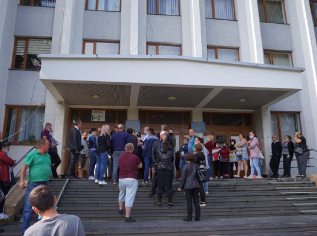 У Тячеві під будівлею РДА відбувся протест